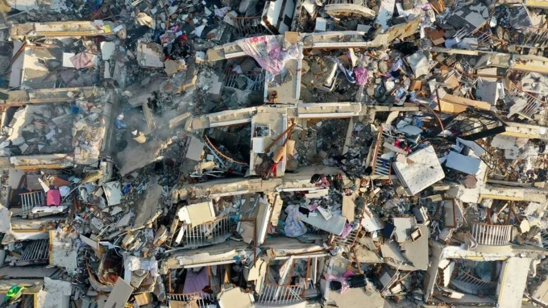 Rende Sitesi binasının kolononun kesildiği görüntüler ortaya çıktı! Depremde 105 kişiye mezar olmuştu 6